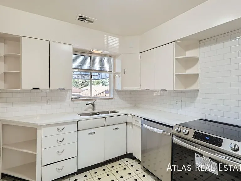 2475 S Lafayette St — Photo 18