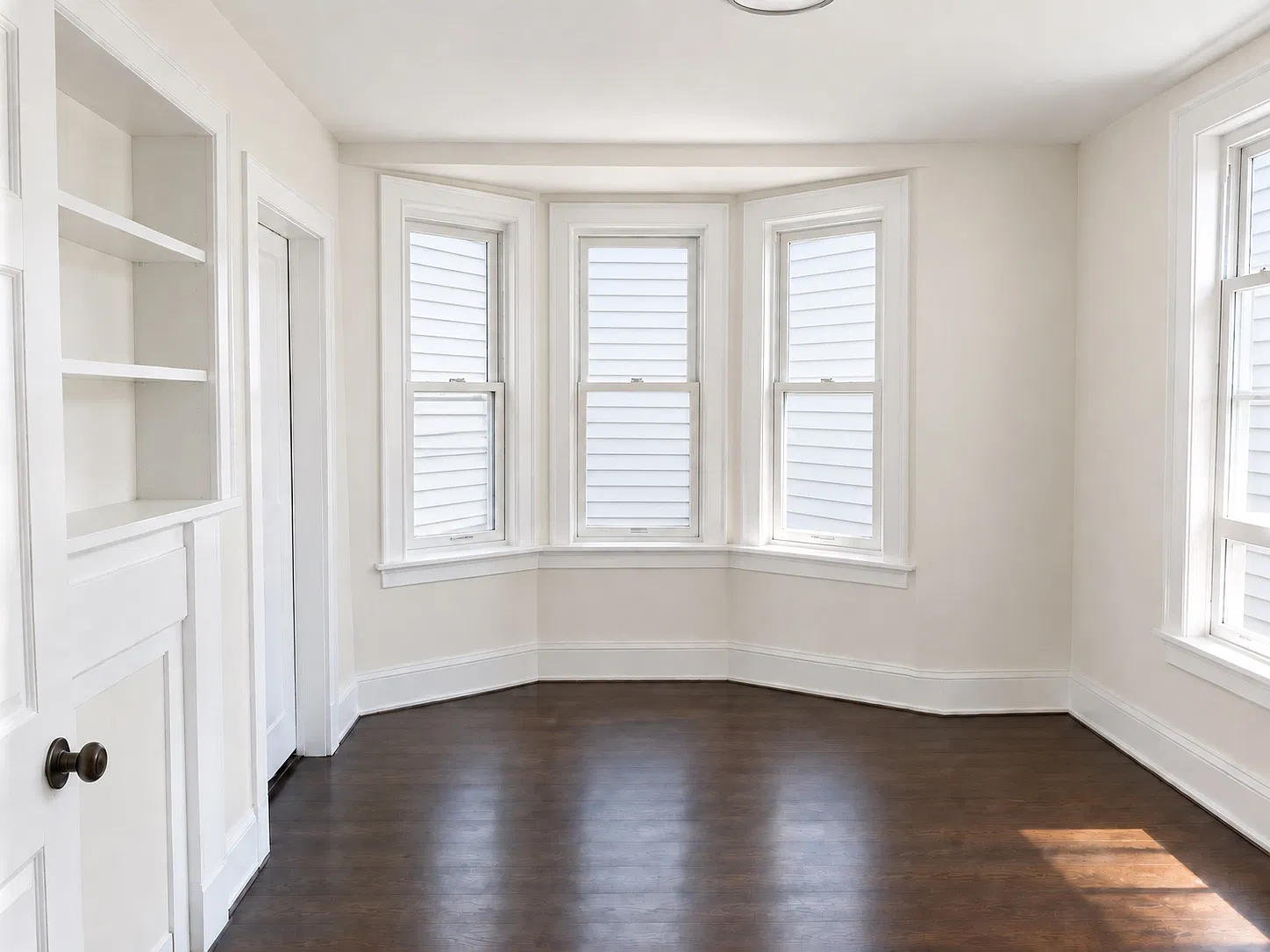 3 bed, 1.5 bath, 1975 sqft, $3,975 — Photo 3