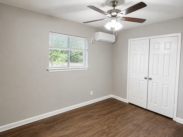 855 Broadway Ave #4 — Photo 2