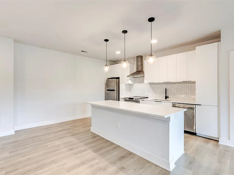 2500 Longview St #402 — Photo 8