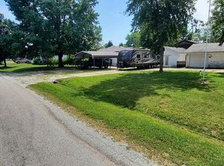 404 S Central St, Coffeen, IL 62017