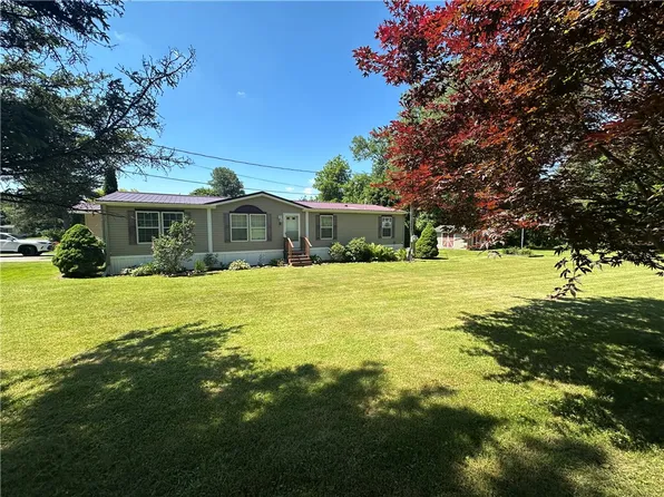 2 Hillside Ln, Weedsport, NY 13166