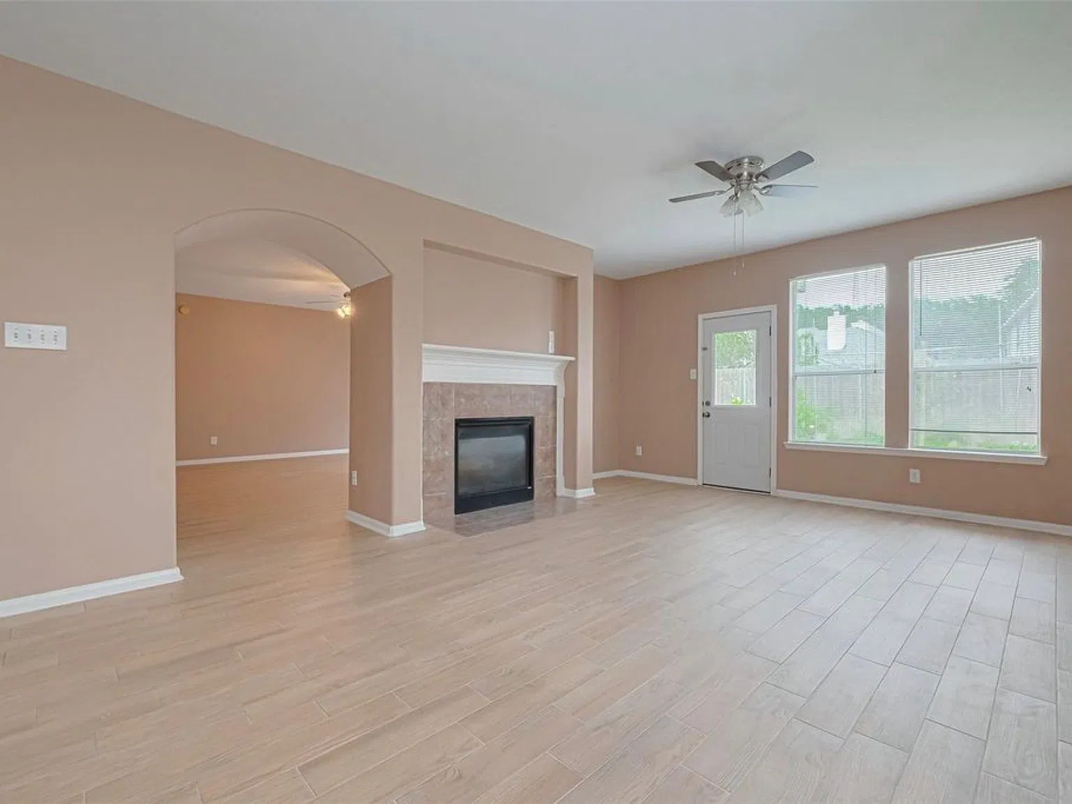 6 Bedrooms, Missouri City. 3,200 Month — Photo 4