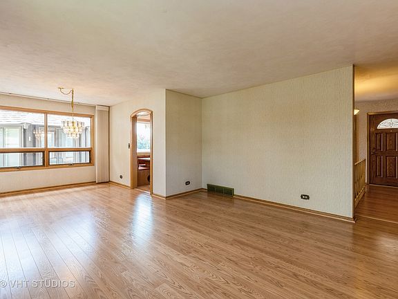 3rd image of 485 Killarney Pass Cir