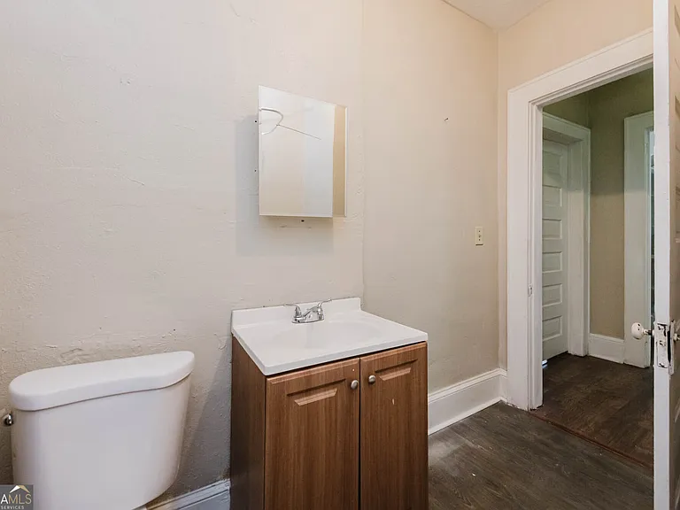 672 Bowden St — Photo 12