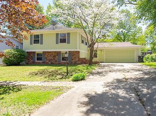 39 Ashley Ln, Champaign, IL