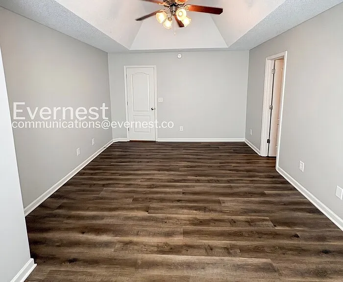 8631 Thomas Ln — Photo 10