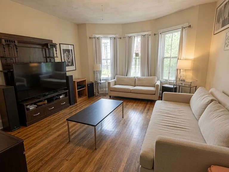 24 Mansfield St #3 — Photo 2