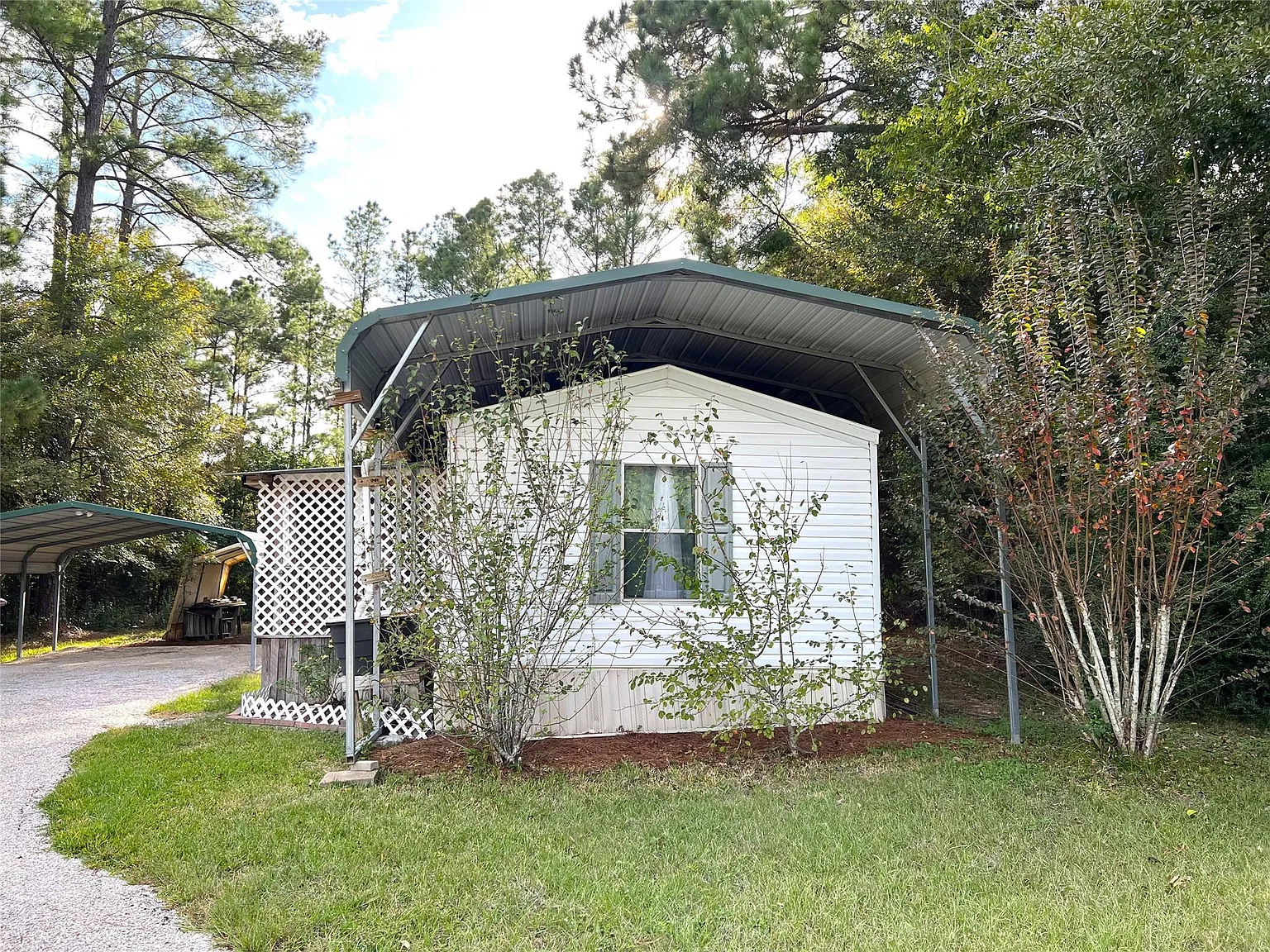 3 bed, 1.0 bath, 840 sqft, $900 — Photo 2