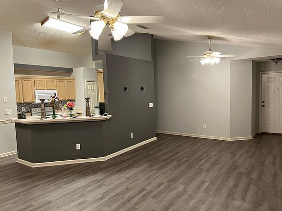 2nd image of 6122 Alpenrose Ave