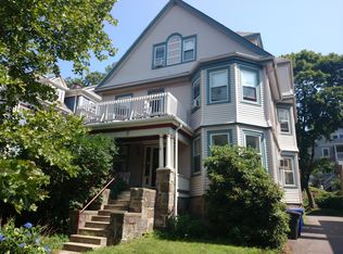 13 Bartlett Cres #1, Brookline, MA 02446