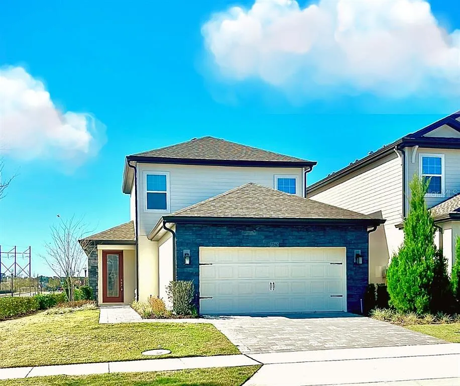 4 bed, 2.5 bath, 2080 sqft, $3,000 — Photo 1