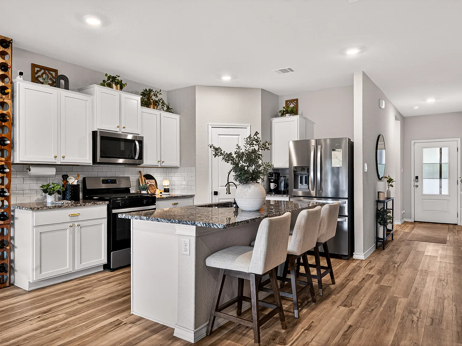 4 bed, 2255 sqft, $2,600 — Photo 4