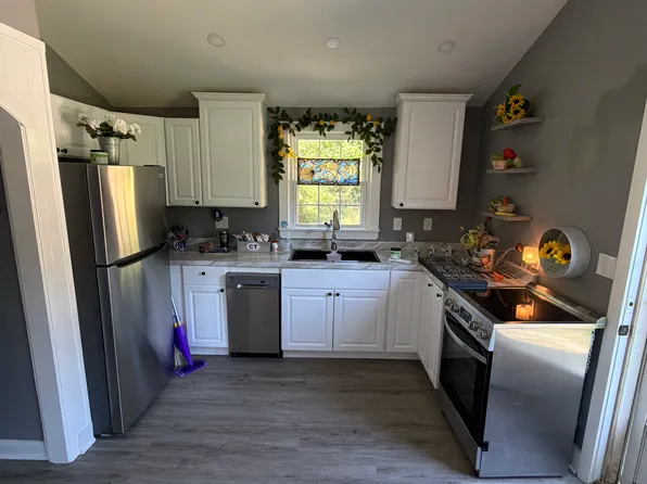 30 Banner Rd #2, Moodus, CT 06469