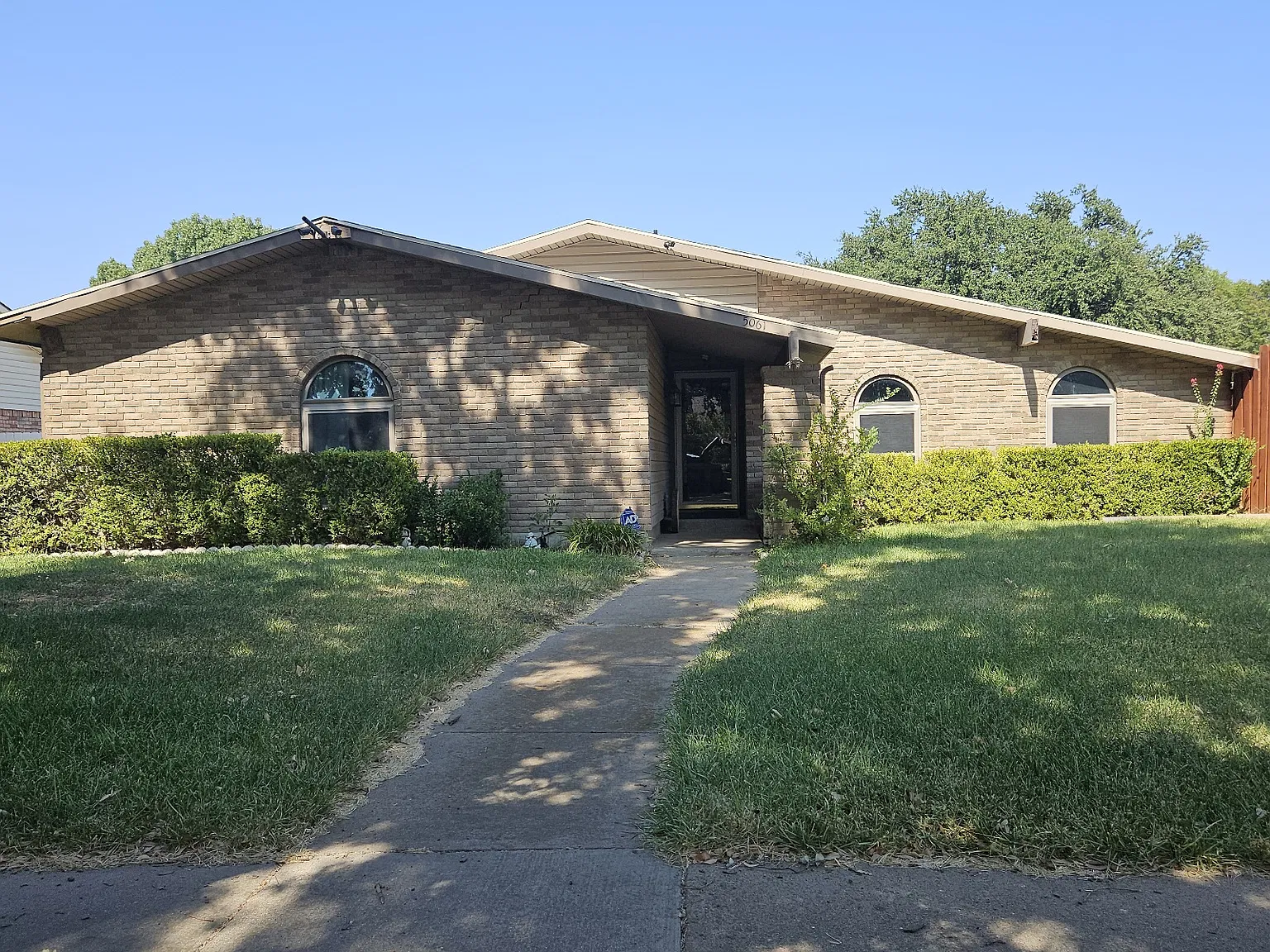 4 bed, 1946 sqft, $2,150 — Photo 1