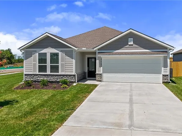 21359 Cleveland St, Spring Hill, KS 66083