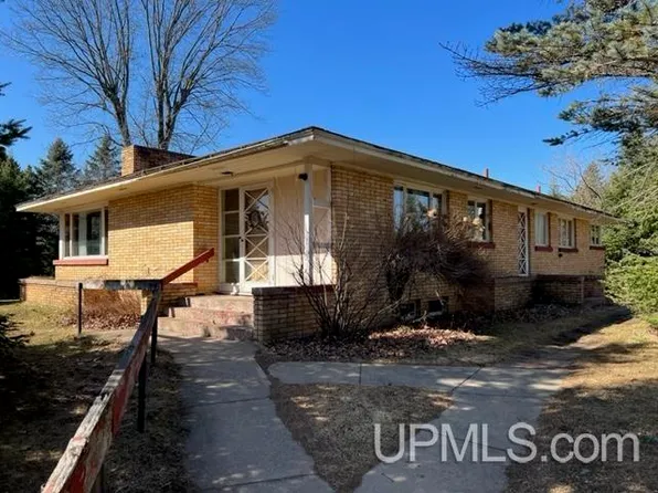 N10289 Lake Rd, Ironwood, MI 49938