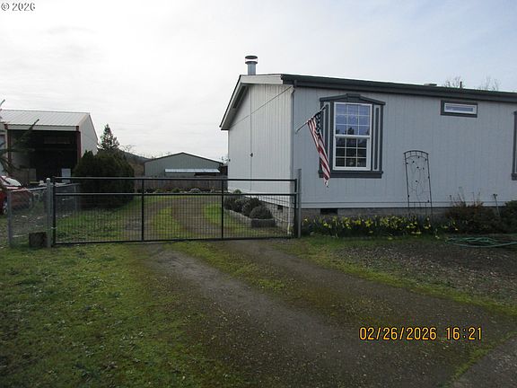 5th image of 323 Easy St