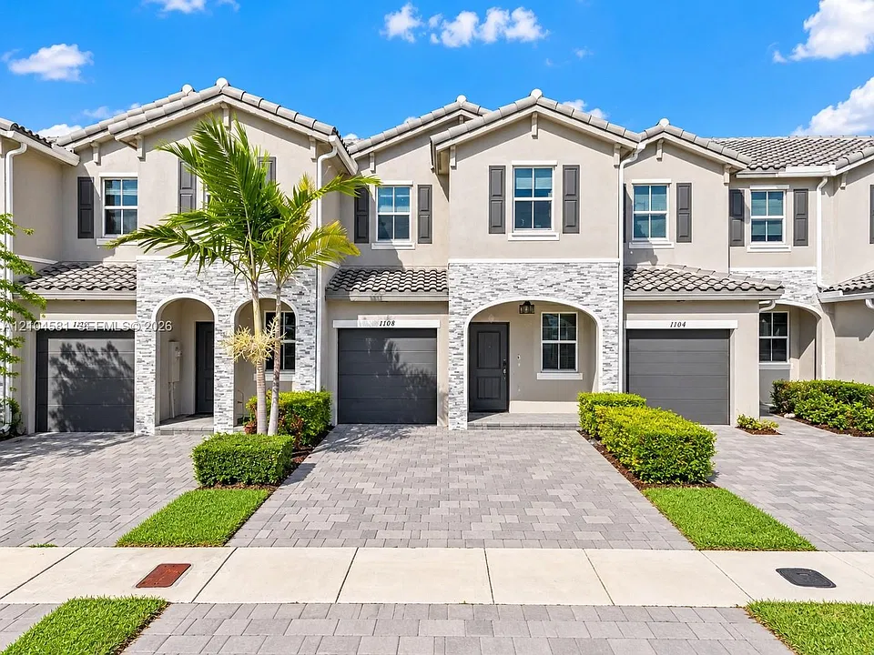 1108 SE 26th Ter