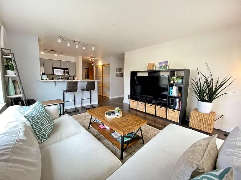 1125 E Olive St #502 — Photo 4