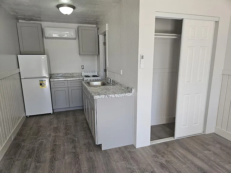 1180 S Cove View Rd — Photo 4