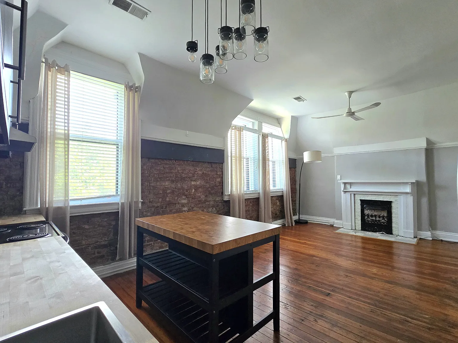 1 bed, 1000 sqft, $1,250 — Photo 3