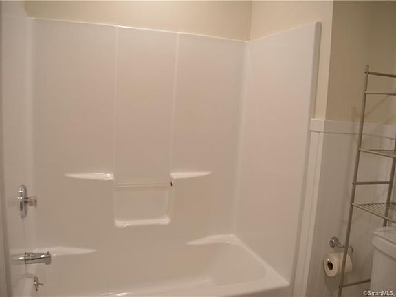 5th image of 13 Forest Ave #15-2