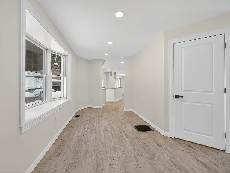 166 Londonderry Rd — Photo 2