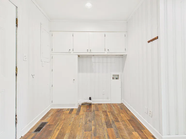 800 Old Whiskey Rd S — Photo 16
