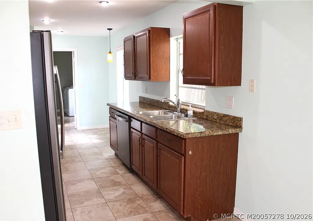 3 bed, 2.0 bath, 1647 sqft, $2,800 — Photo 4