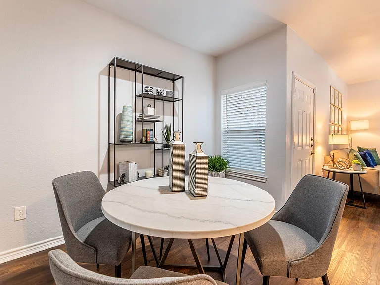 Lakebridge Apartments — Photo 10