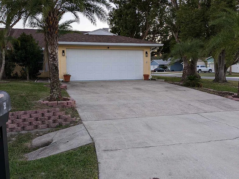 52 Woodlands Blvd — Photo 1