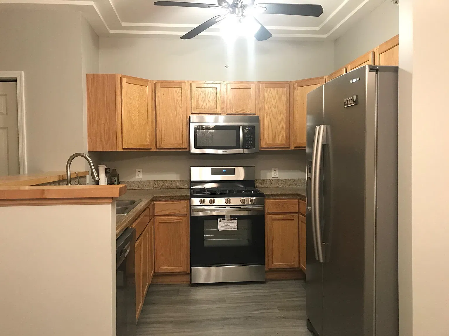 3 bed, 1689 sqft, $2,200 — Photo 2
