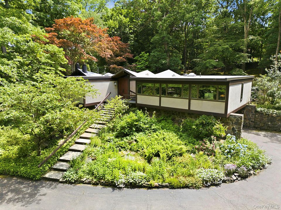 1st image of 670 Long Hill Road W