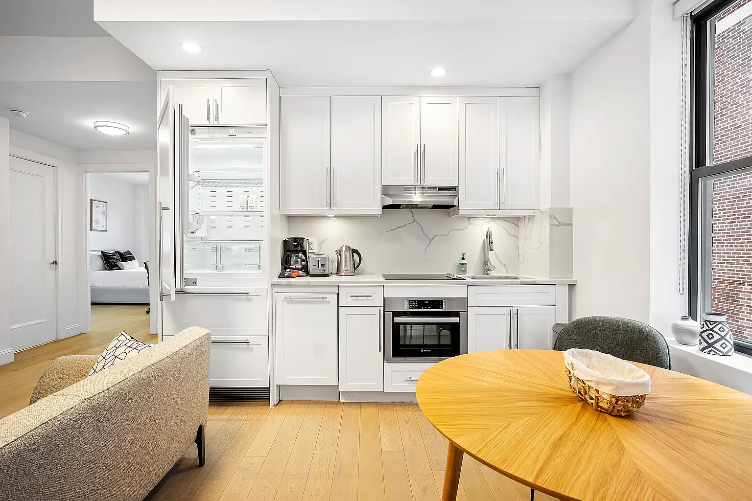 915 West End Avenue — Photo 1