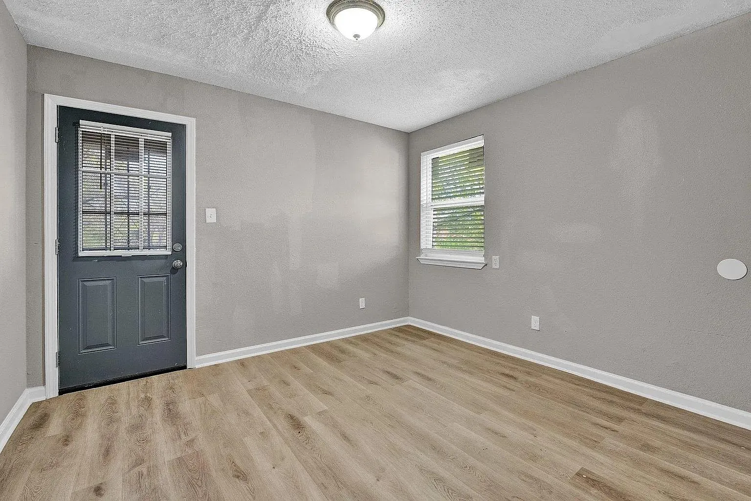 760 Richmond Ave - Richmond 4 — Photo 1