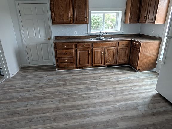 2nd image of 335 Saint Cloud St