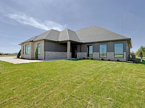 5275 N Eagle Crest St, Colwich, KS 67030