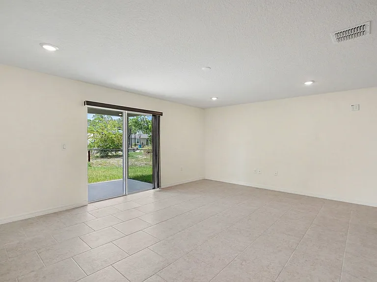436 Wimpole Ln SW — Photo 7