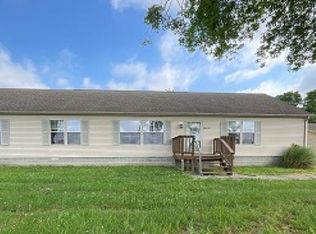 20407 Ewing Rd, Ewing, IL 62836