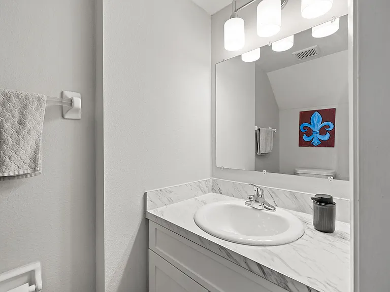 Albany Apartments | Tampa, FL | Bathroom