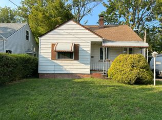 16909 Holly Hill Dr, Cleveland, OH