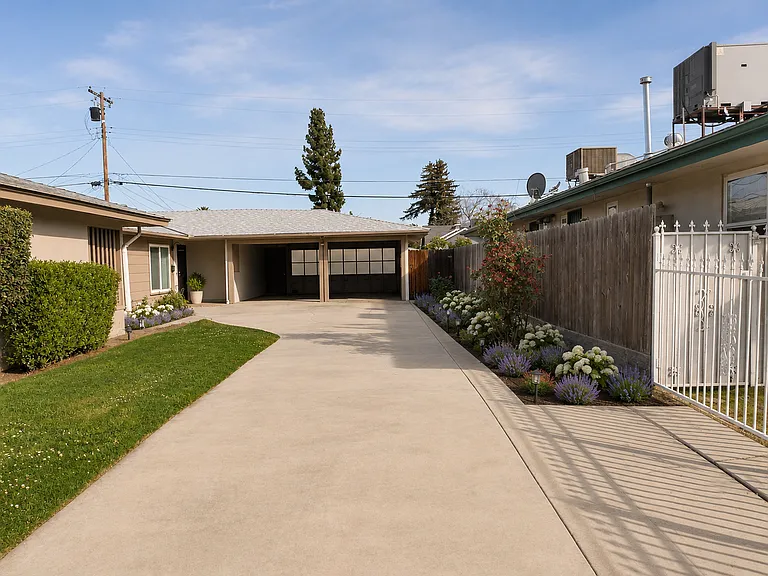 2044 Mayfair Dr W — Photo 13