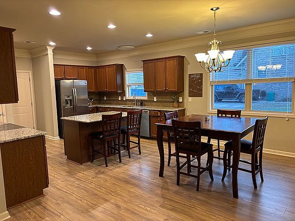 3rd image of 5111 General Eisenhower Dr
