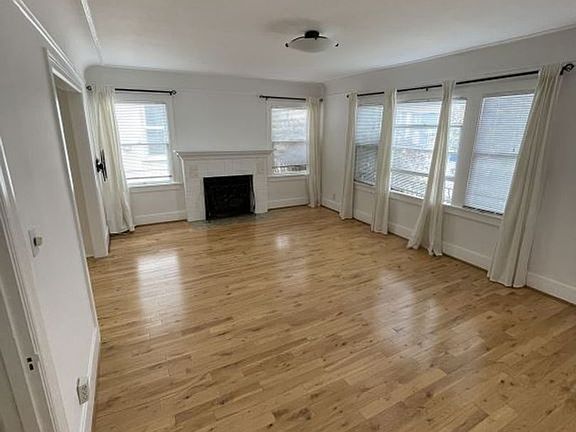 4th image of 1941 N Vermont Ave #4