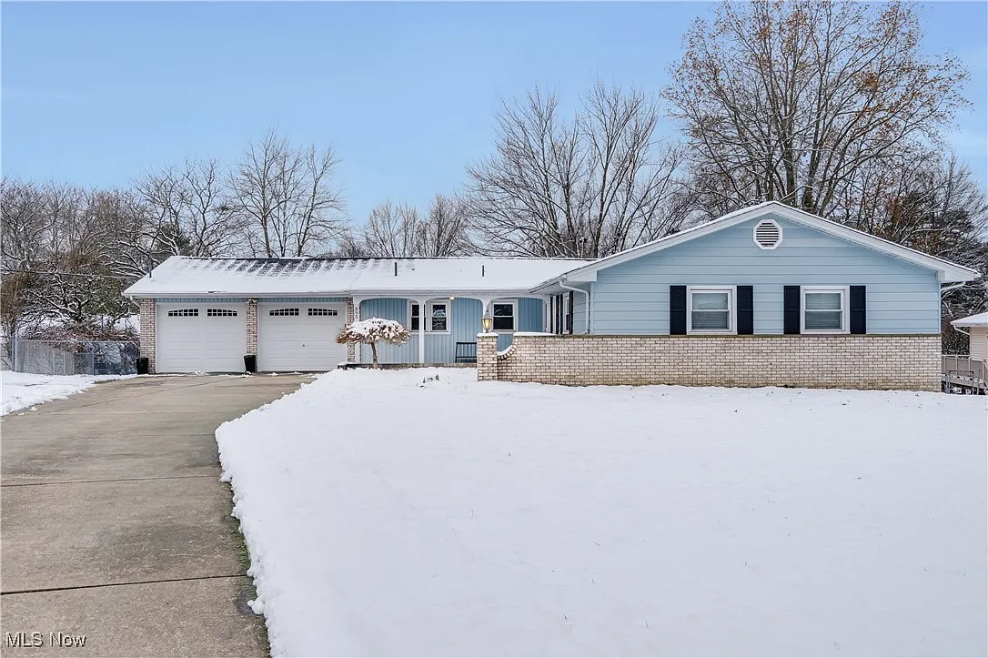 895 Shady Ln NE photo 1