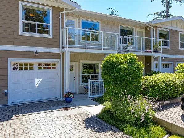 1649 Lloyd Pl #2, View Royal, BC V9C 0E5