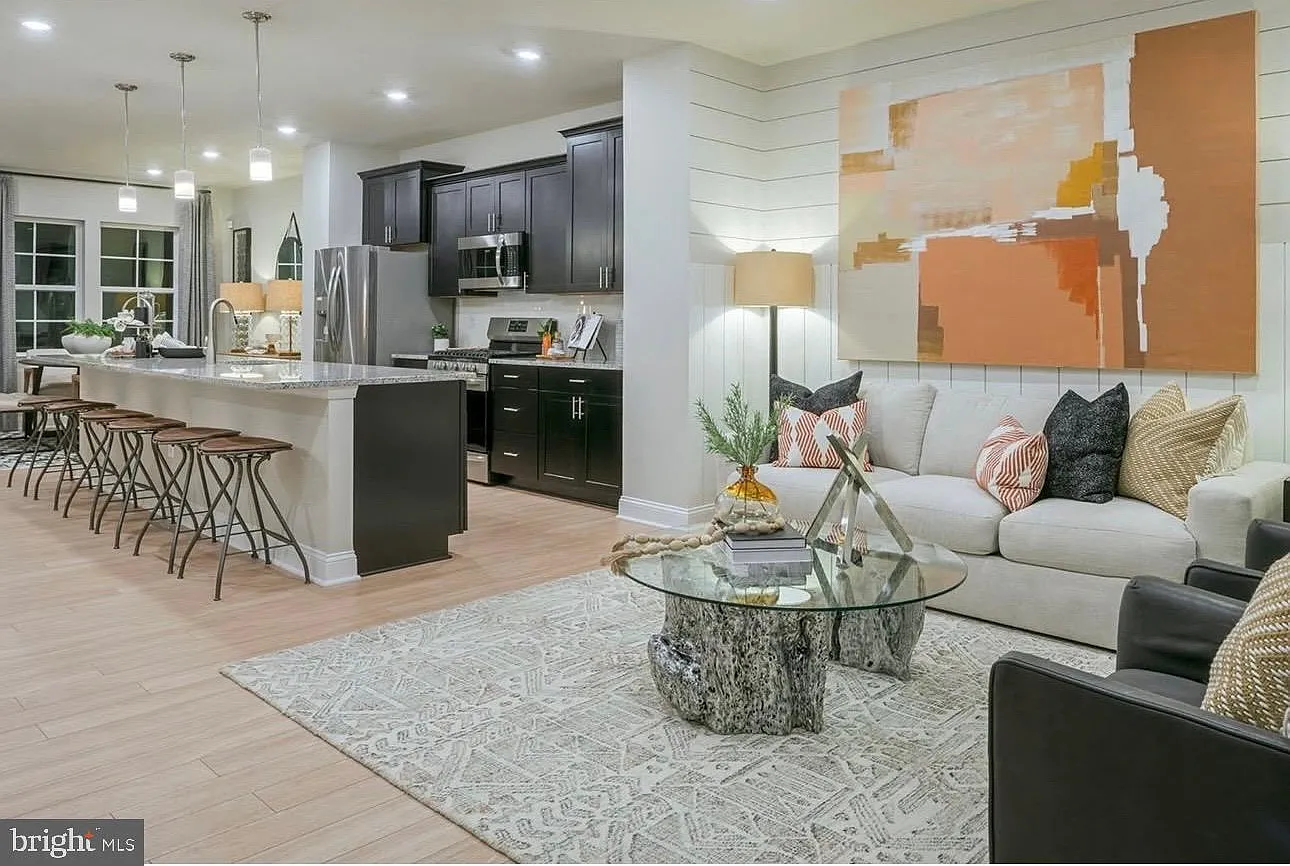 4 bed, 5.0 bath, 2460 sqft, $3,500 — Photo 2