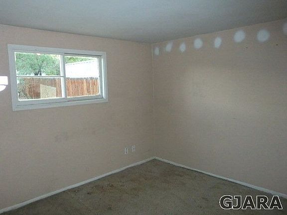 5th image of 2105 Linda Ln