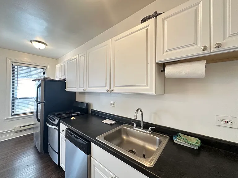 3345 N Marshfield Ave #604 — Photo 4